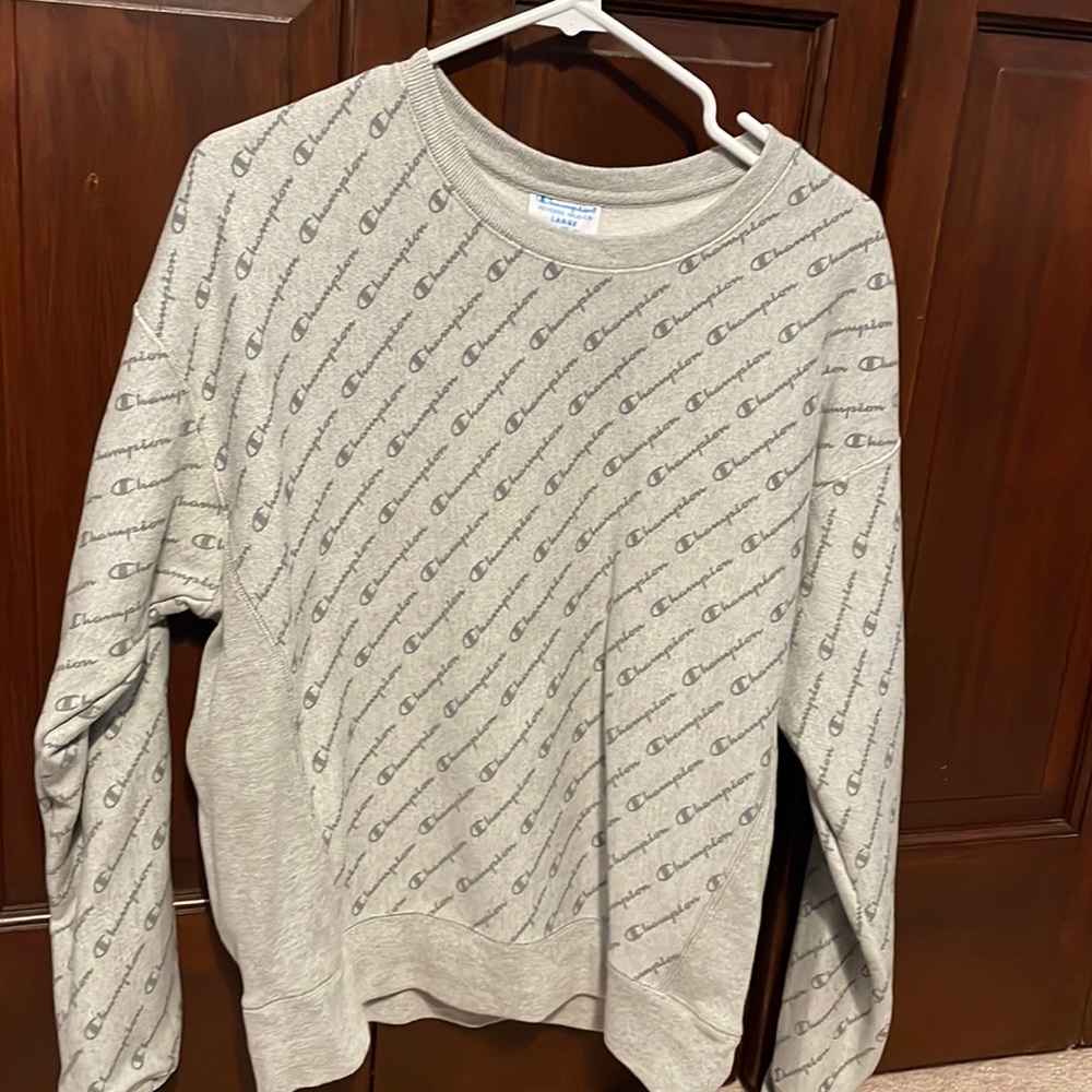 Champion graphic crewneck.